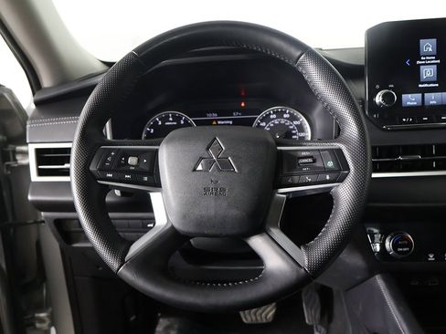 Used 2024 Mitsubishi Outlander SE image 37