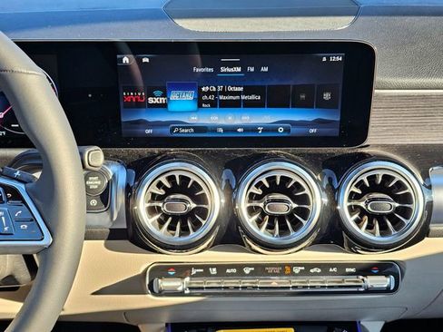 New 2026 Mercedes-Benz GLB 250 4MATIC image 32