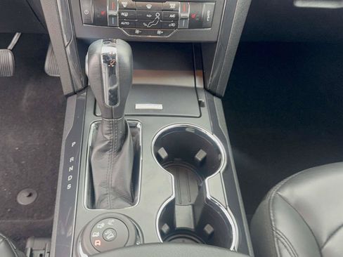 Used 2019 Ford Explorer XLT w/ Equipment Group 202A AWD/4WD image 34