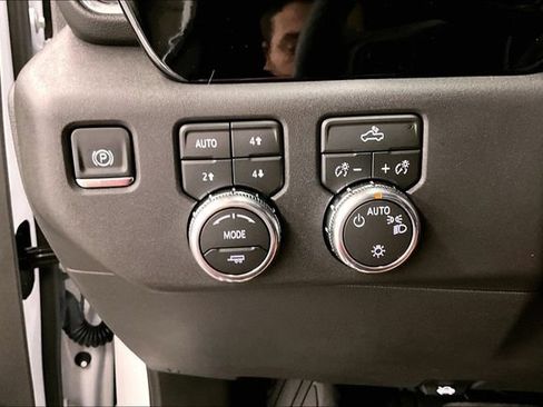 Used 2026 GMC Sierra 1500 SLE w/ X31 Off-Road Package AWD/4WD image 38