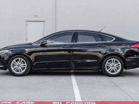 Used 2018 Ford Fusion SE w/ Fusion SE Technology Package FWD image 16