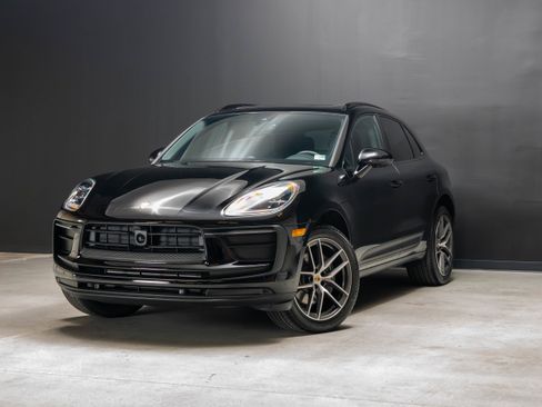 Certified 2026 Porsche Macan AWD/4WD image 1