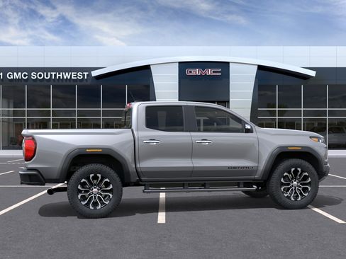 New 2026 GMC Canyon Denali w/ LPO, Black Badging Package AWD/4WD image 5