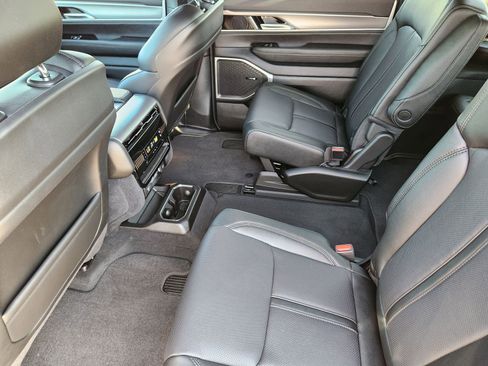 New 2026 Jeep Grand Wagoneer Limited AWD/4WD image 38