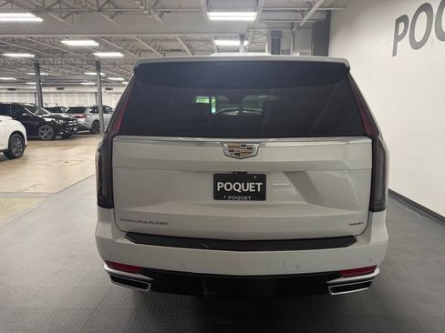 Used 2022 Cadillac Escalade Premium Luxury AWD/4WD image 5
