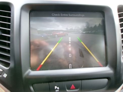 Used 2018 Jeep Cherokee Limited image 16