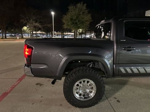 Used 2019 Toyota Tacoma SR5 image 13