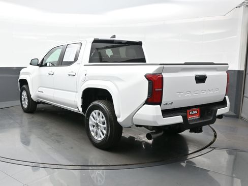 Used 2025 Toyota Tacoma SR5 image 4