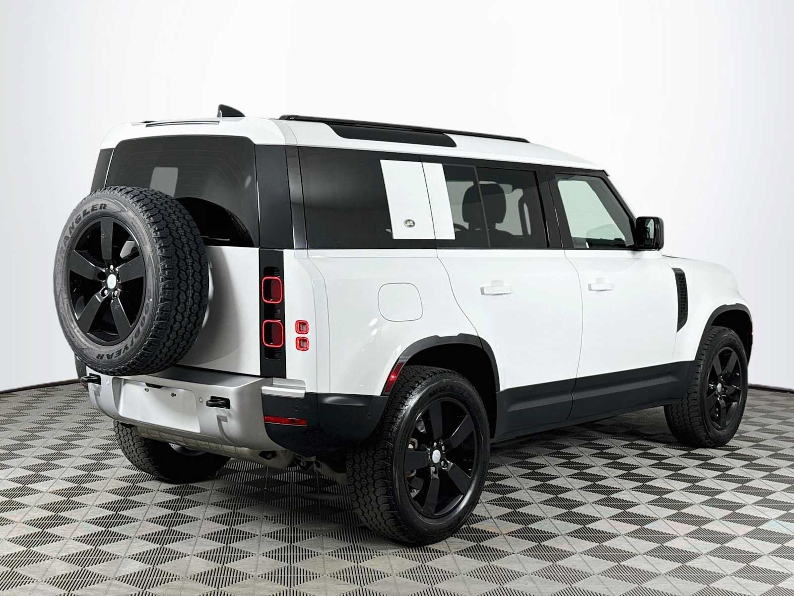 Used 2024 Land Rover Defender 110 S AWD/4WD image 5