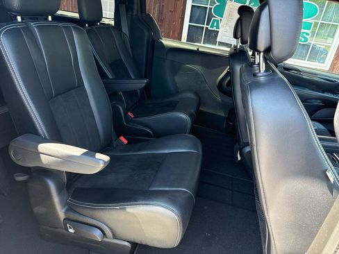 Used 2015 Dodge Grand Caravan SXT FWD image 12