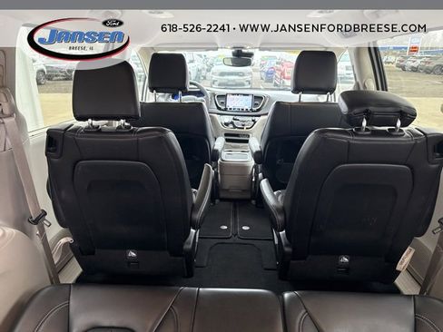 Used 2024 Chrysler Pacifica Touring-L image 26