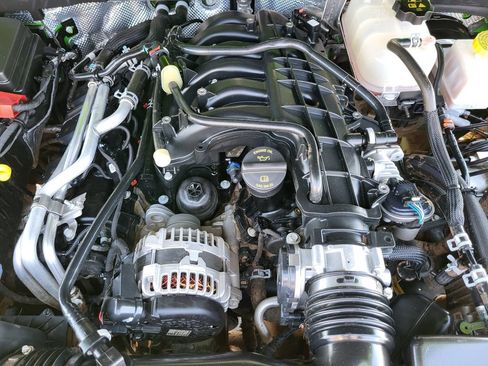 Used 2025 Jeep Gladiator Mojave AWD/4WD image 32