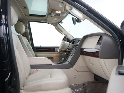 Used 2004 Lincoln Navigator Ultimate AWD/4WD image 11