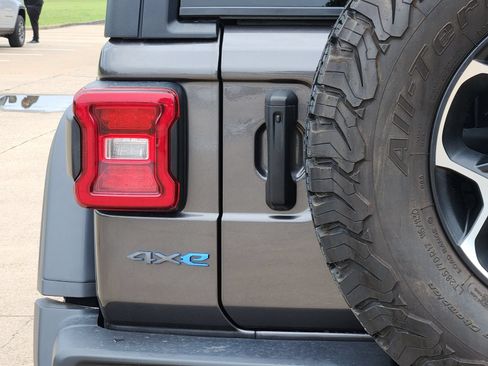 Used 2023 Jeep Wrangler Unlimited Rubicon 4xe AWD/4WD image 15