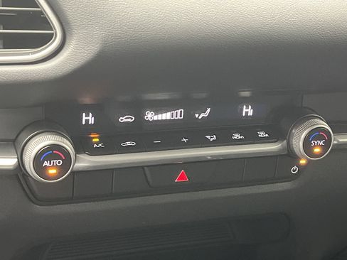 New 2025 MAZDA CX-30 AWD 2.5 S w/ Select Sport Pkg image 16