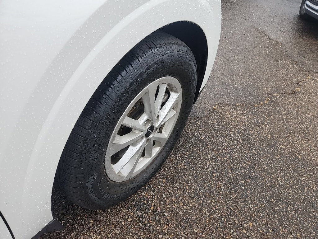 Certified 2023 Kia Carnival LX FWD image 16