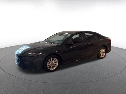 Used 2025 Toyota Camry LE image 8