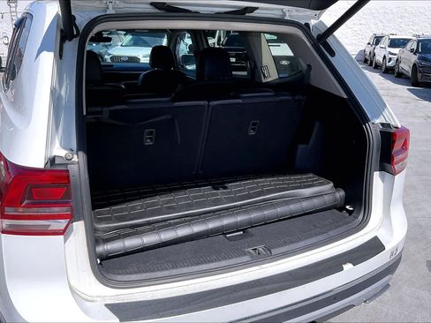 Used 2018 Volkswagen Atlas SEL AWD/4WD image 18