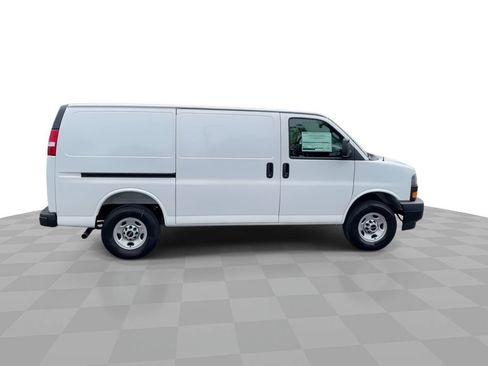 New 2026 GMC Savana 3500 w/ Driver Convenience Package RWD image 9