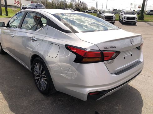 Used 2025 Nissan Altima 2.5 SV image 4