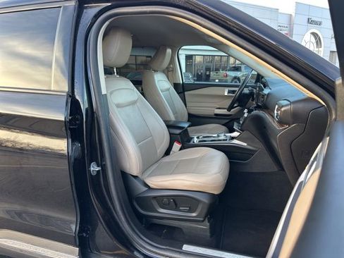 Used 2023 Ford Explorer Limited image 31