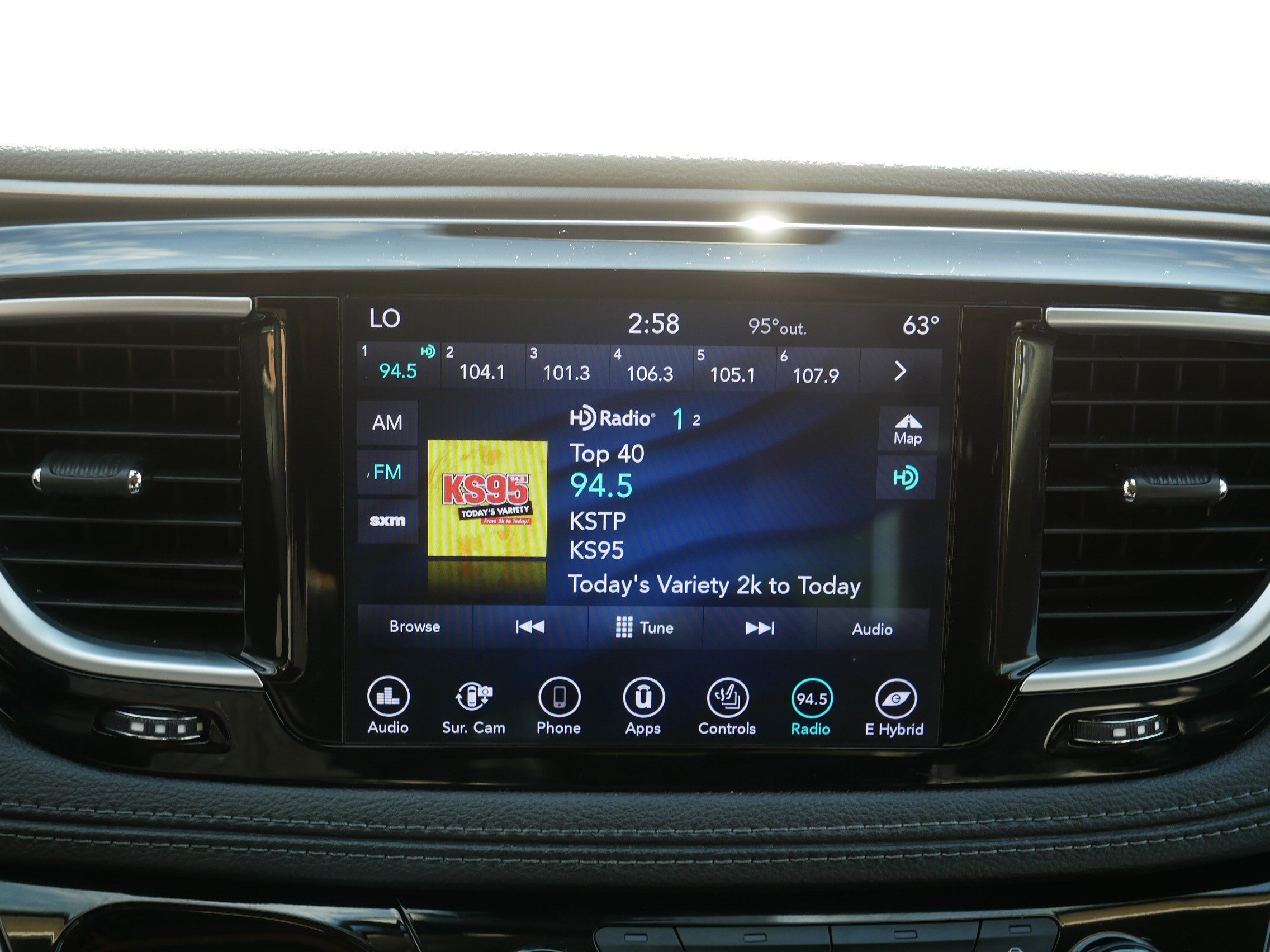 Used 2018 Chrysler Pacifica Limited w/ Advanced Safetytec Group FWD image 22