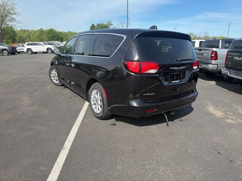 Used 2023 Chrysler Voyager LX FWD image 5