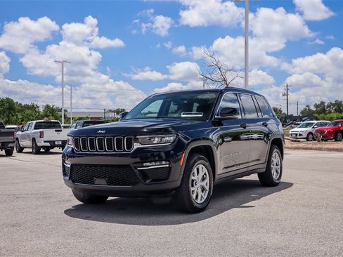 Used 2023 Jeep Grand Cherokee Limited image 7