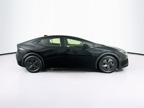 Used 2025 Toyota Prius LE FWD image 10