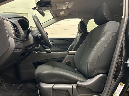 Used 2024 Nissan Rogue S image 7