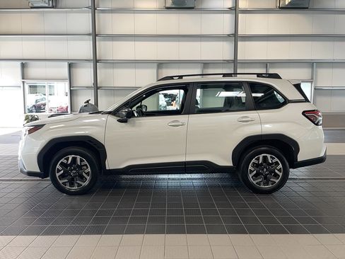 Used 2025 Subaru Forester image 3