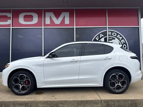 Used 2023 Alfa Romeo Stelvio Veloce AWD/4WD image 15