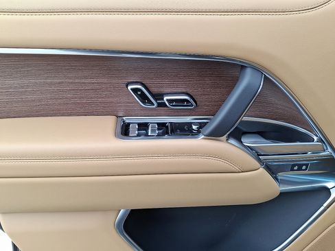 New 2026 Land Rover Range Rover SE image 4