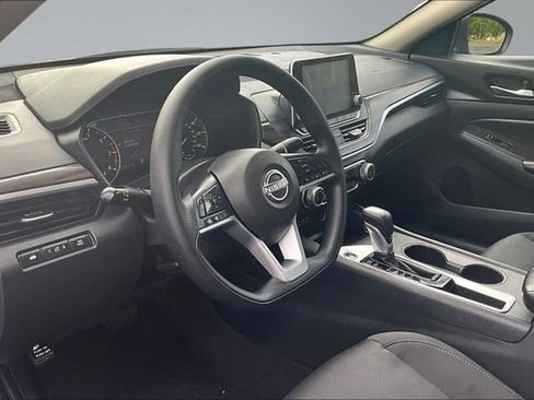 Used 2025 Nissan Altima 2.5 SV FWD image 16