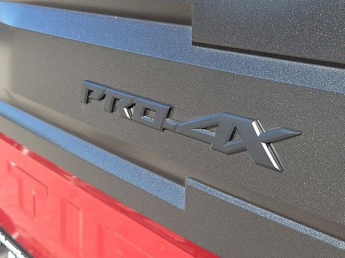 Used 2025 Nissan Frontier PRO-4X image 8
