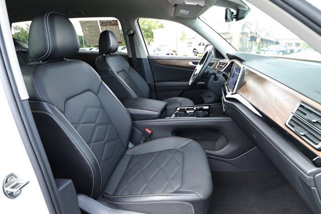Used 2025 Volkswagen Atlas SE AWD/4WD image 26