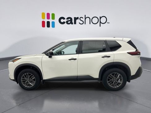 Used 2023 Nissan Rogue S image 2