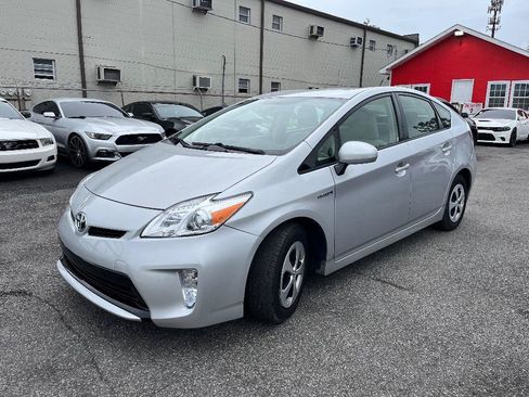 Used 2013 Toyota Prius Two FWD image 2