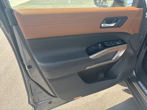 Used 2022 Nissan Pathfinder Platinum w/ Cargo Package AWD/4WD image 5