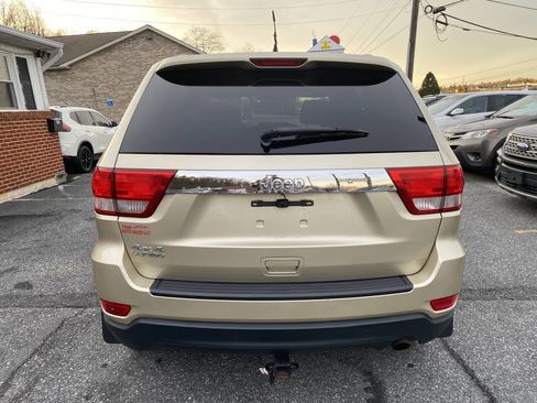 Used 2011 Jeep Grand Cherokee Laredo image 6