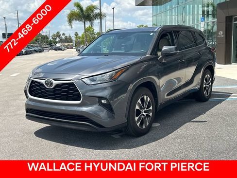 Used 2020 Toyota Highlander XLE FWD image 2