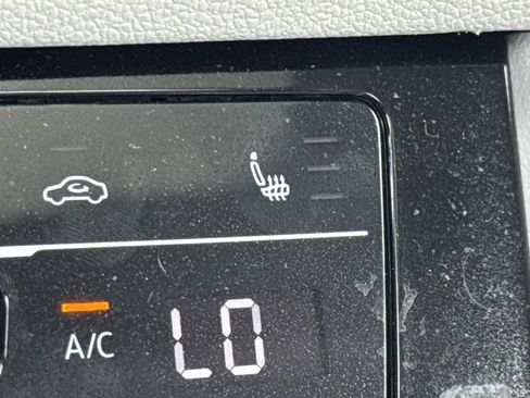 Certified 2025 Volkswagen Jetta SE FWD image 14