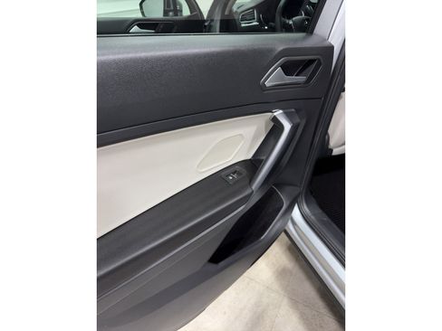 Used 2021 Volkswagen Tiguan SE AWD/4WD image 19