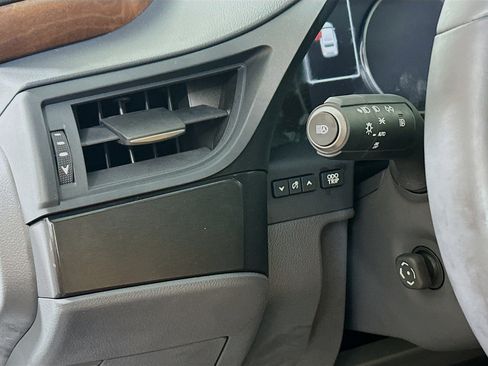 New 2025 Lexus ES 300h F Sport image 10