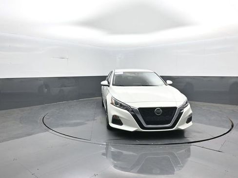 Used 2022 Nissan Altima 2.5 SV FWD image 2