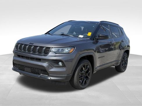Used 2023 Jeep Compass Latitude w/ Sun and Sound Group AWD/4WD image 1