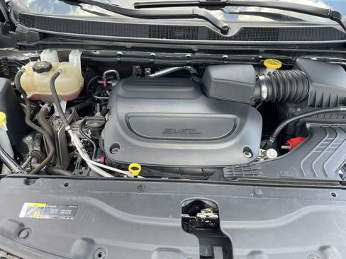 Used 2020 Chrysler Voyager Lxi FWD image 13