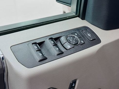 Used 2022 Ford F250 XLT w/ XLT Premium Package image 17