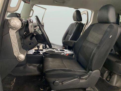 Used 2012 Toyota FJ Cruiser 4WD image 9