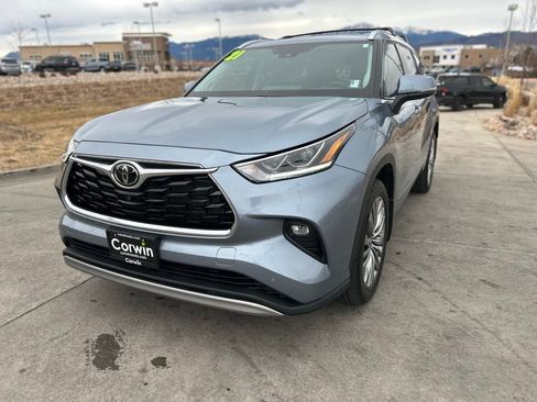 Used 2021 Toyota Highlander Platinum image 3